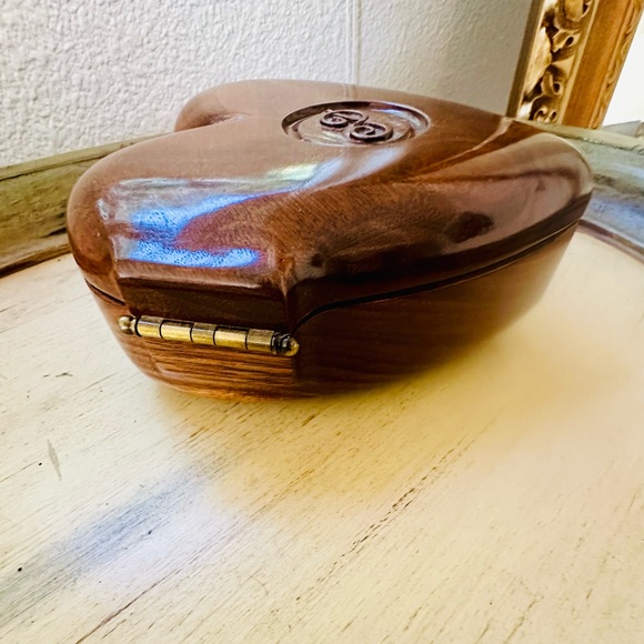 Vintage Heart Shaped Wood Trinket Box with Monogram P - Picture 7 of 12